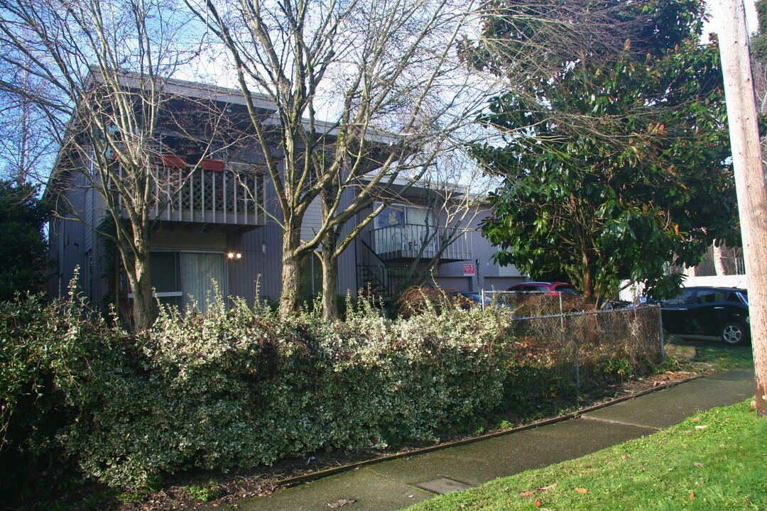 8849 Midvale Ave N in Seattle, WA - Building Photo