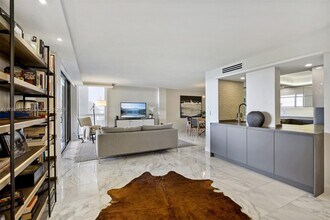 2843 S Bayshore Dr in Miami, FL - Building Photo - Building Photo