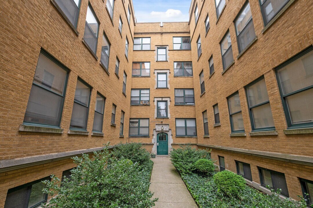 7213 S Yates Blvd in Chicago, IL - Building Photo