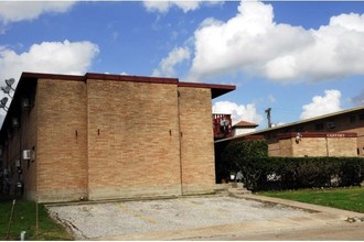 Century Apartments in Houston, TX - Building Photo - Building Photo