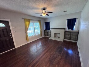 2857 W Twelfth St in Dallas, TX - Building Photo - Building Photo