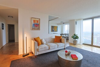 The Seasons Apartments in Bethesda, MD - Foto de edificio - Building Photo