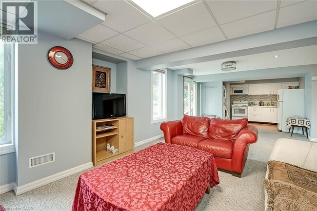 property at 5410 Duchess Ct