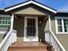 102 Poplar Ave in Redwood City, CA - Building Photo - Building Photo