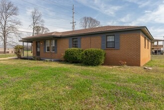 101 Scotland Dr in Athens, AL - Foto de edificio - Building Photo