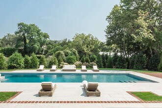 126 Somerset Ave in Southampton, NY - Building Photo - Building Photo