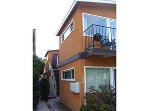 1550 Miramar Dr in Newport Beach, CA - Foto de edificio - Building Photo