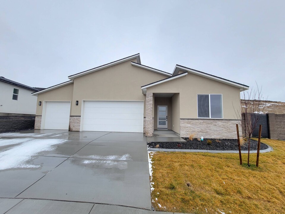 6622 W 24th Ave in Kennewick, WA - Building Photo