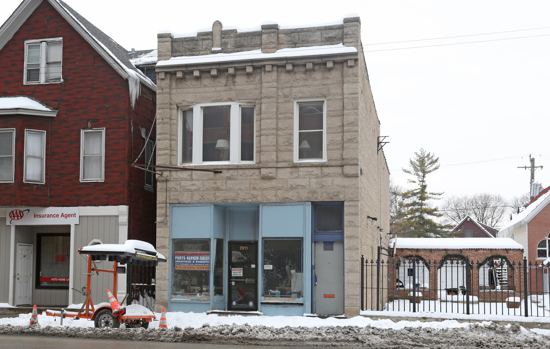 2911 W Belmont Ave in Chicago, IL - Building Photo