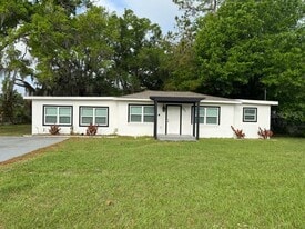 905 N Center St in Plant City, FL - Building Photo