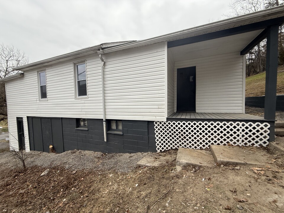 901 Shades Ln in Cumberland, MD - Building Photo