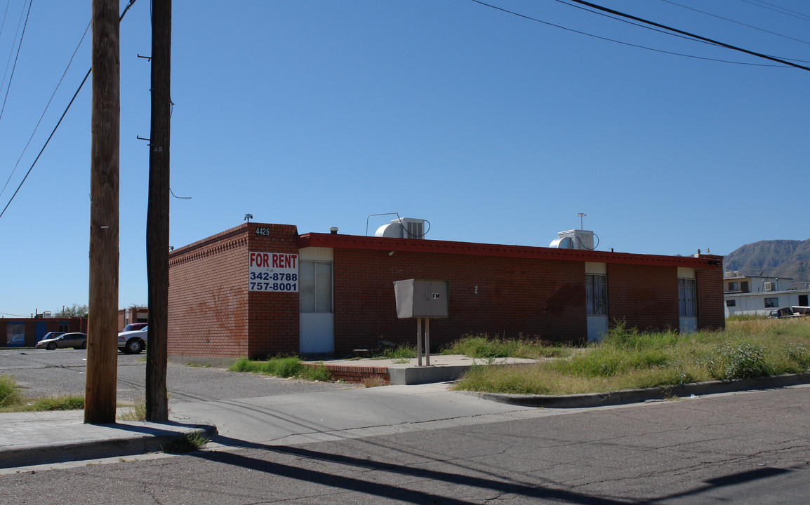 4426 Sunrise Ave in El Paso, TX - Foto de edificio