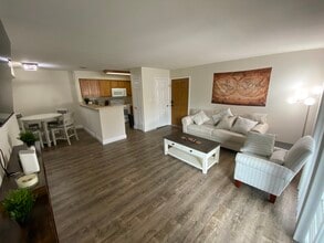 2881 Huntington Blvd, Unit Cozy 2 Bedroom 2 Bath in Fresno, CA - Building Photo - Building Photo