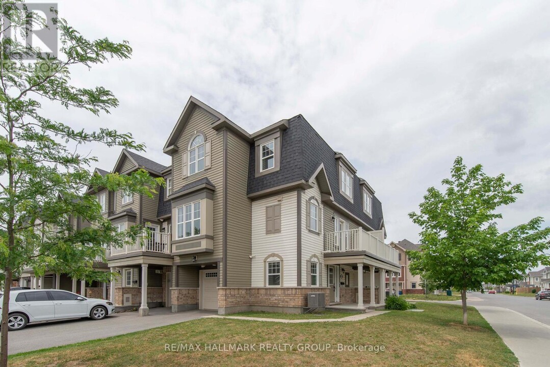 799 Mayfly Cres in Ottawa, ON - Building Photo