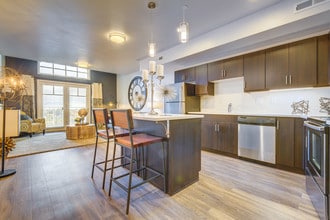 Midtown 360 in Orem, UT - Foto de edificio - Building Photo
