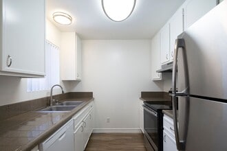 Copper Hill Apartments in Vista, CA - Foto de edificio - Building Photo