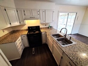 109 Holiday Island Dr in Holiday Island, AR - Building Photo - Building Photo