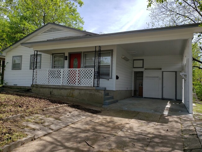 2008 E Jones St in Sherman, TX - Building Photo - Building Photo