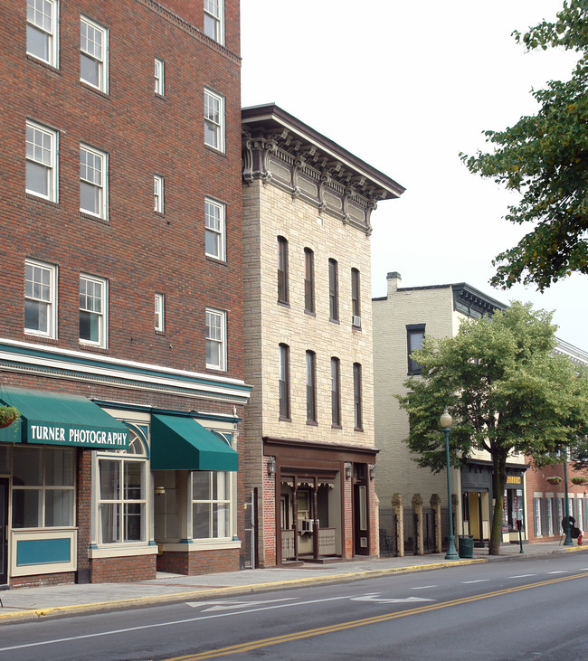 214-216 N Queen St in Martinsburg, WV - Building Photo - Building Photo