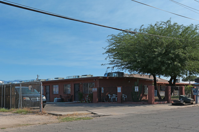 5711 E 26th St in Tucson, AZ - Building Photo - Building Photo