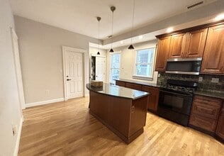 12 Buttonwood St in Boston, MA - Foto de edificio - Building Photo