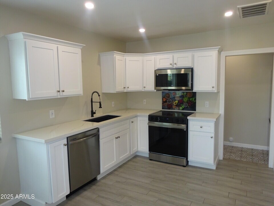 502 E Willetta St in Phoenix, AZ - Building Photo