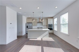 3991 Hester St in Duluth, GA - Foto de edificio - Building Photo