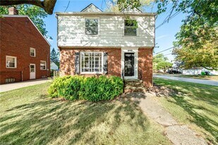 440 E 250th St in Euclid, OH - Building Photo