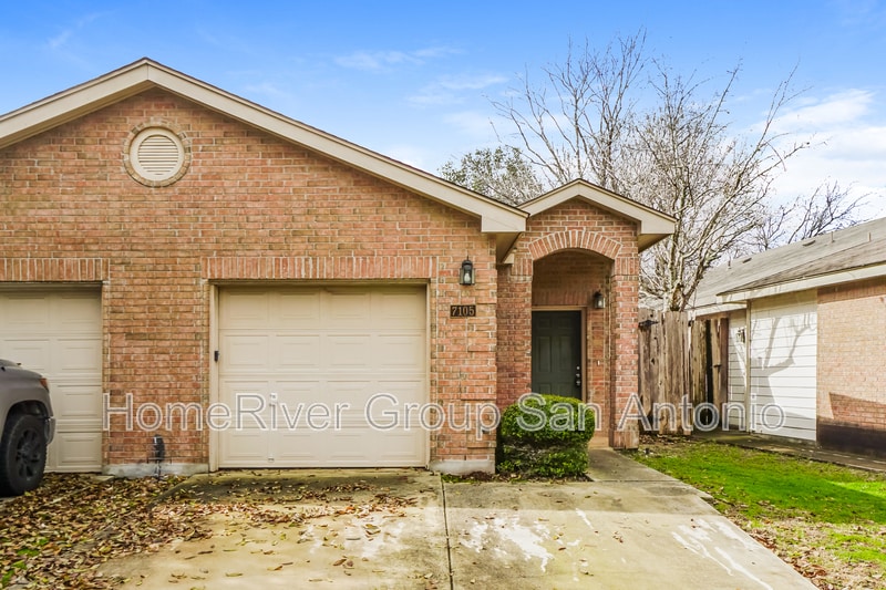 7105 Tourant Rd in San Antonio, TX - Building Photo