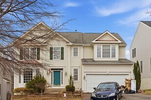 3168 Tulip Tree Pl in Dumfries, VA - Building Photo