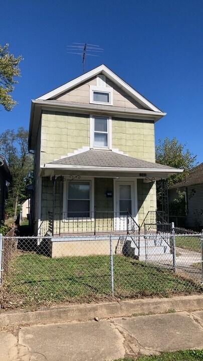 1505 Lawn Ave in Middletown, OH - Building Photo