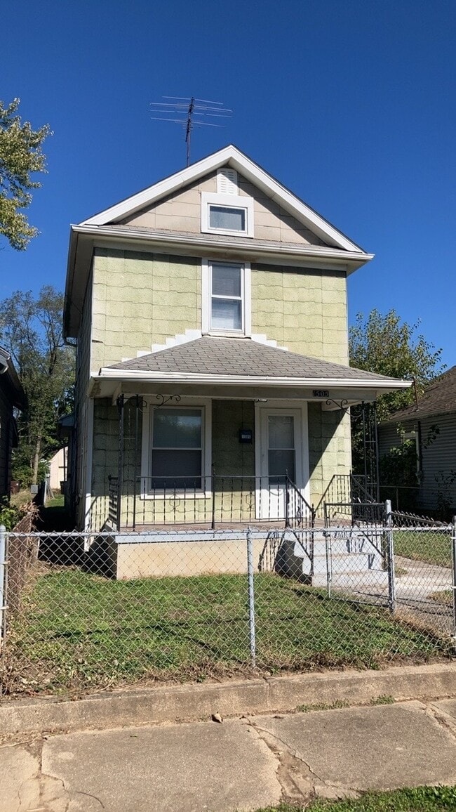 property at 1505 Lawn Ave