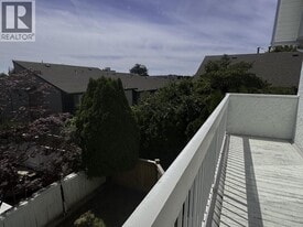 234 11th St E in North Vancouver, BC - Building Photo