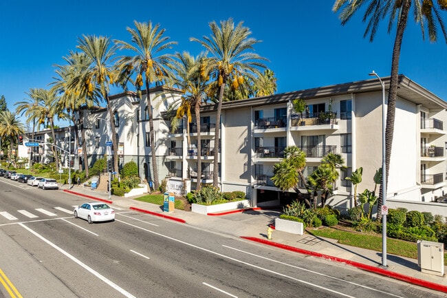 Plaza at Sherman Oaks in Sherman Oaks, CA - Building Photo - Building Photo