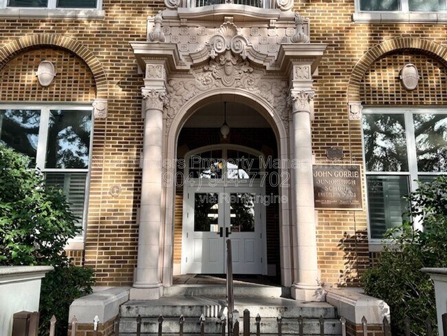 2525 College St in Jacksonville, FL - Foto de edificio - Building Photo