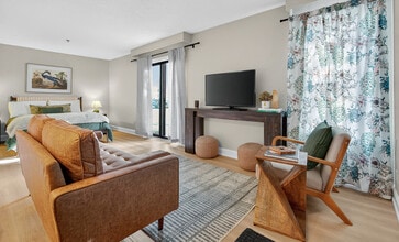 The Shelton Grove in Shelton, CT - Foto de edificio - Building Photo