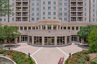 The Towers of Park Lane in San Antonio, TX - Building Photo - Building Photo