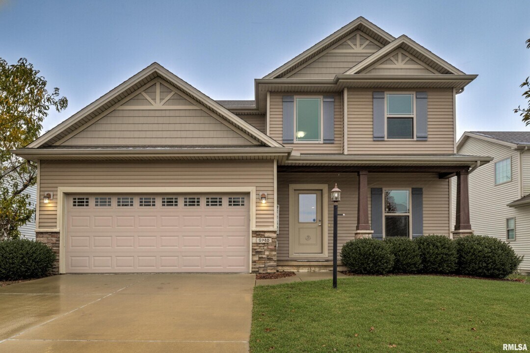 2708 W Sesame St in Dunlap, IL - Building Photo