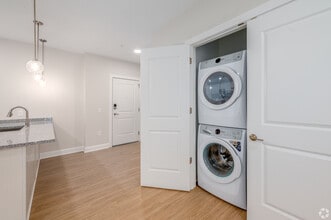 Park Lamont Townhomes in Cleveland, OH - Building Photo - Building Photo