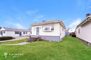 745 Independence Ave in Akron, OH - Building Photo