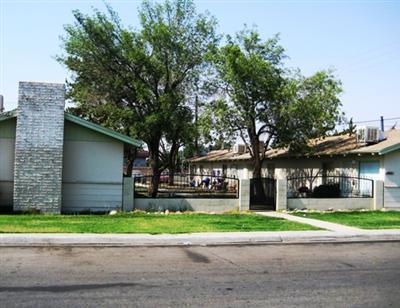 1700 Samrock Way in Bakersfield, CA - Building Photo