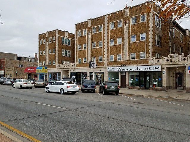 5017 W Cermak Rd in Cicero, IL - Building Photo