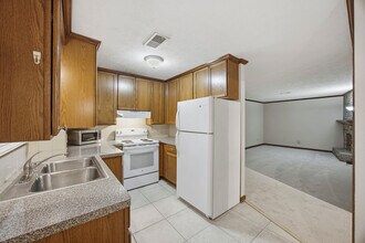 943 Ferncliff Rd NE, Unit C in Atlanta, GA - Building Photo - Building Photo