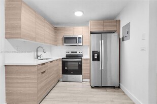 810 Salzedo St in Coral Gables, FL - Building Photo