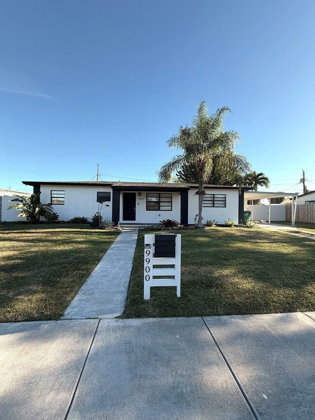 9900 Dominican Dr in Cutler Bay, FL - Building Photo - Building Photo