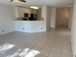 8632 S Southgate Shores Cir in Tamarac, FL - Building Photo - Building Photo