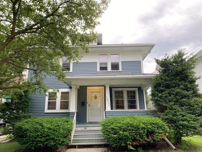 1232 Porlier St in Green Bay, WI - Foto de edificio - Building Photo