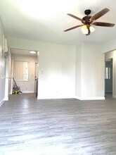 213 SW 10th St-Unit -1 in Hallandale Beach, FL - Building Photo - Building Photo