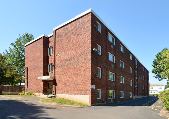 Kennedy Park Apartments in West Hartford, CT - Building Photo - Building Photo