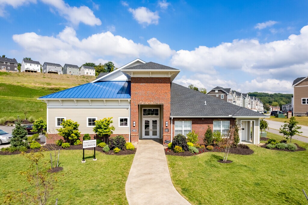 The Flats at Summit Station South Park, PA Apartments